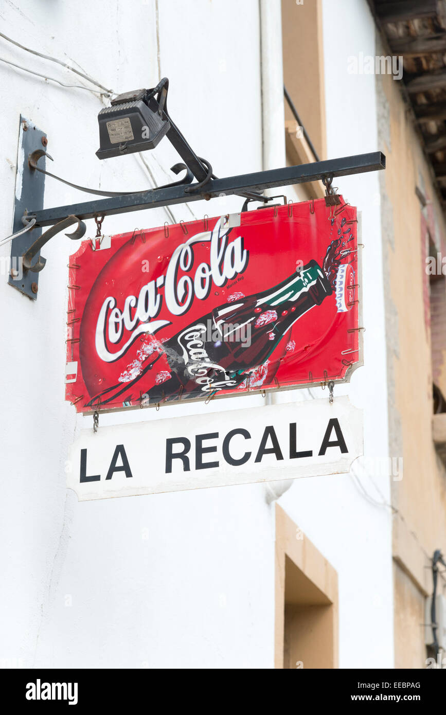 Coca Cola oder Cola Schild Adverstising La Recala Café in Haro, Spanien Stockfoto