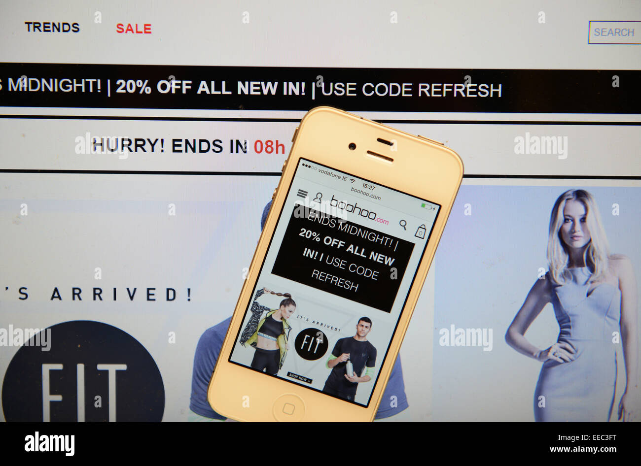 Boohoo Website und IPhone Stockfoto