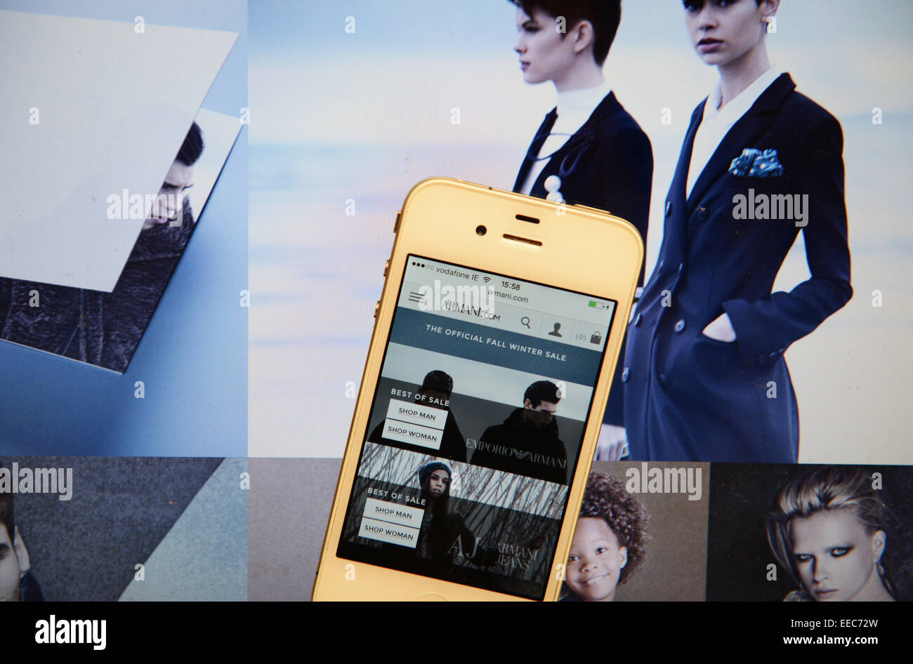 Armani-Website und IPhone Stockfoto