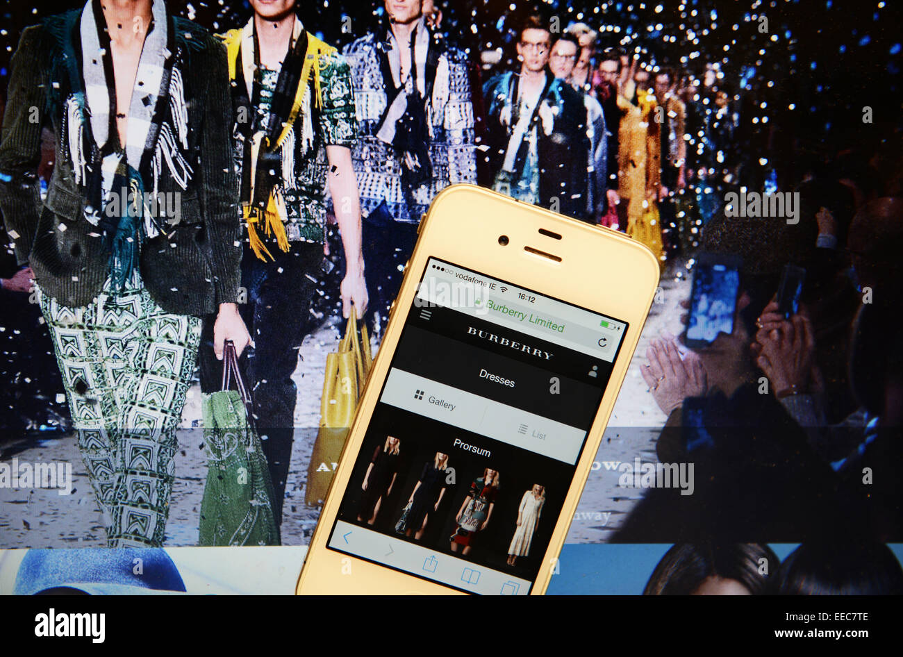 Burberry Webseite und IPhone Stockfoto