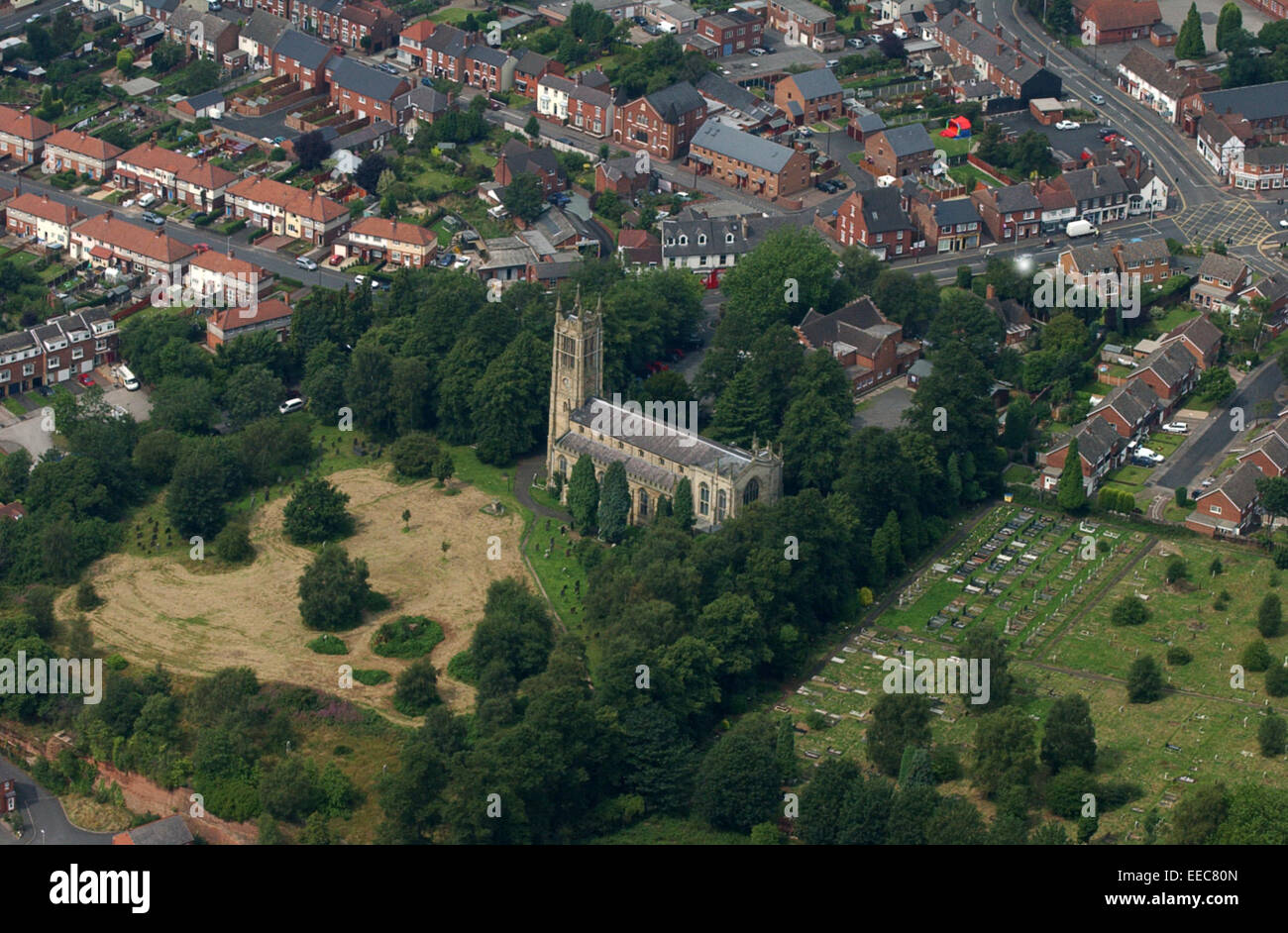 Luftaufnahme des Wordsley Holy Trinity Church in der Nähe von Stourbridge, West Midlands, Uk Stockfoto