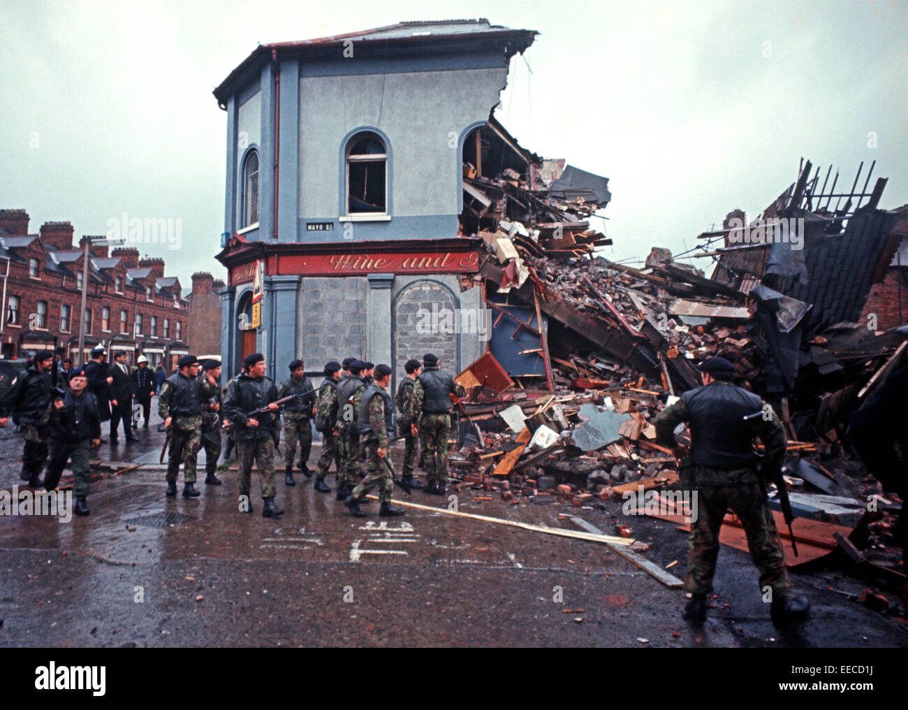 BELFAST, NORDIRLAND - OKTOBER 1974. Loyalist Bar, The Troubles, Nordirland von der Irish Republican Army gesprengt. Stockfoto