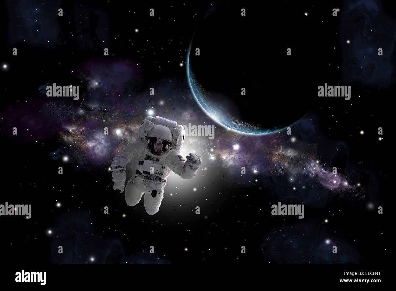 Künstlers Konzept eines Astronauten im Weltraum schweben. Ein erdähnliche Planeten sieht Sonnenaufgang im Hintergrund. Stockfoto