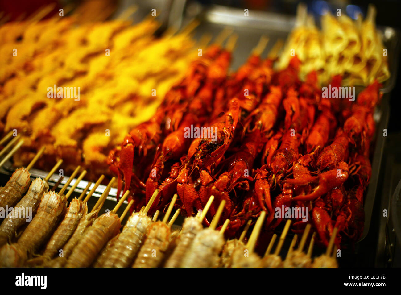 9 Lebensmittel Aus China Die Sie Nicht Kaufen Sollten Nahaufnahme von einige Langusten für den Verkauf auf ein Lebensmittel
