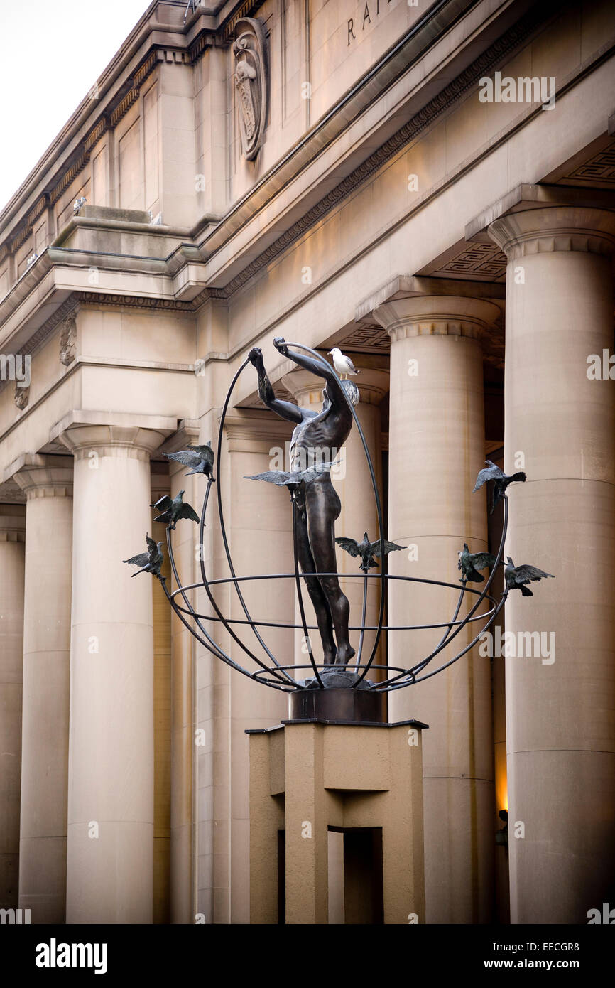 Skulptur, Denkmal, Multikulturalismus, sitzt außerhalb der Union Station. Toronto, Kanada. Stockfoto