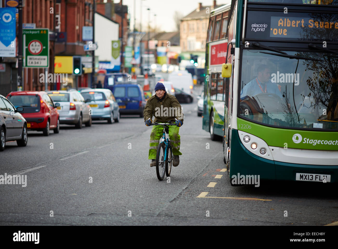 Die A6-Korridor in Levenshulme South Manchester UK. Stagecoach-Busse unterwegs, die ihren Weg nach Manchester 192-191 Stockfoto