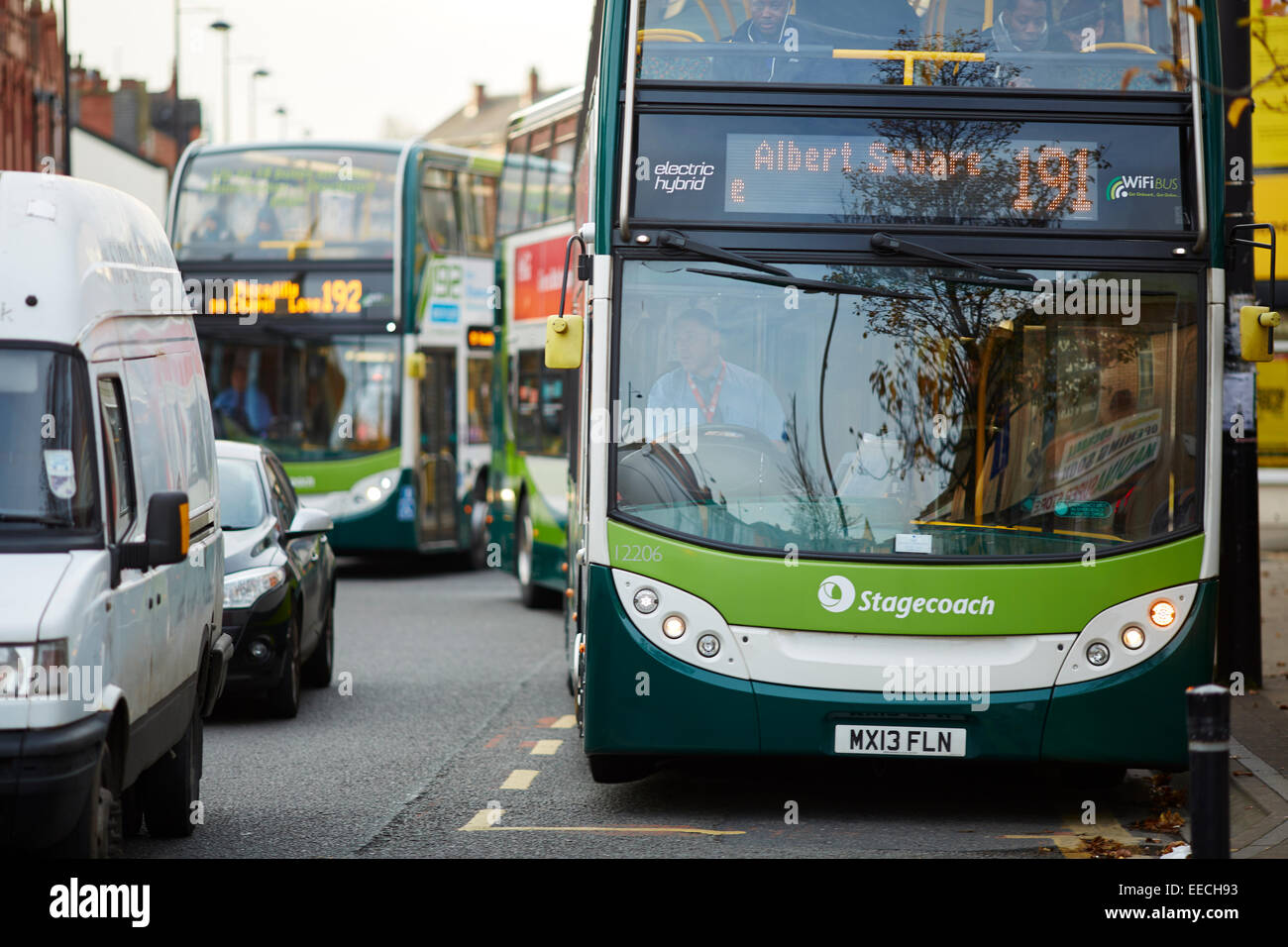 Die A6-Korridor in Levenshulme South Manchester UK. Stagecoach-Busse unterwegs, die ihren Weg nach Manchester 192-191 Stockfoto