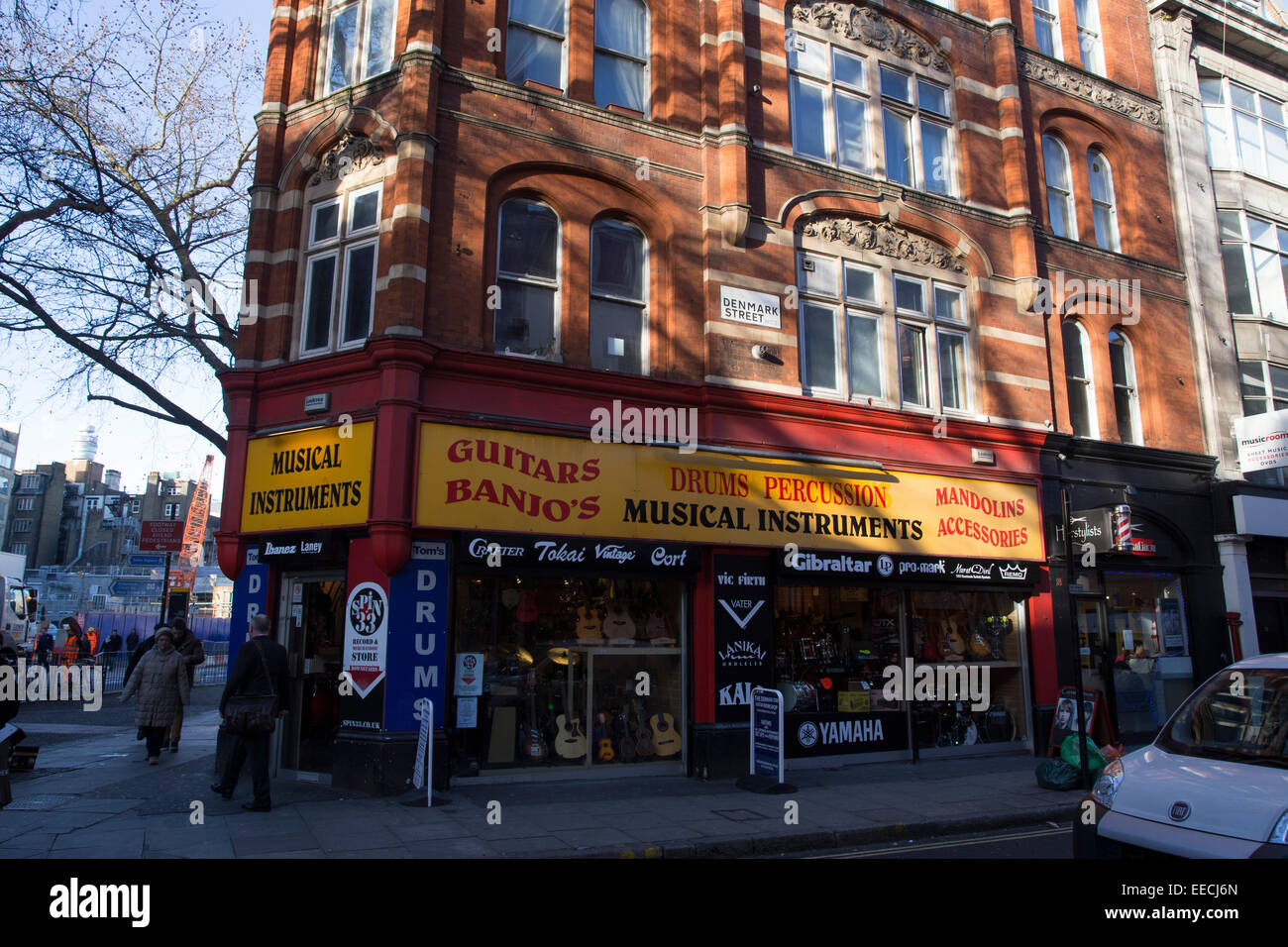 Musikinstrumente Shop auf Londons historische Denmark Street. Legen Sie für den Abriss Crossrail-Erweiterung weichen. Stockfoto