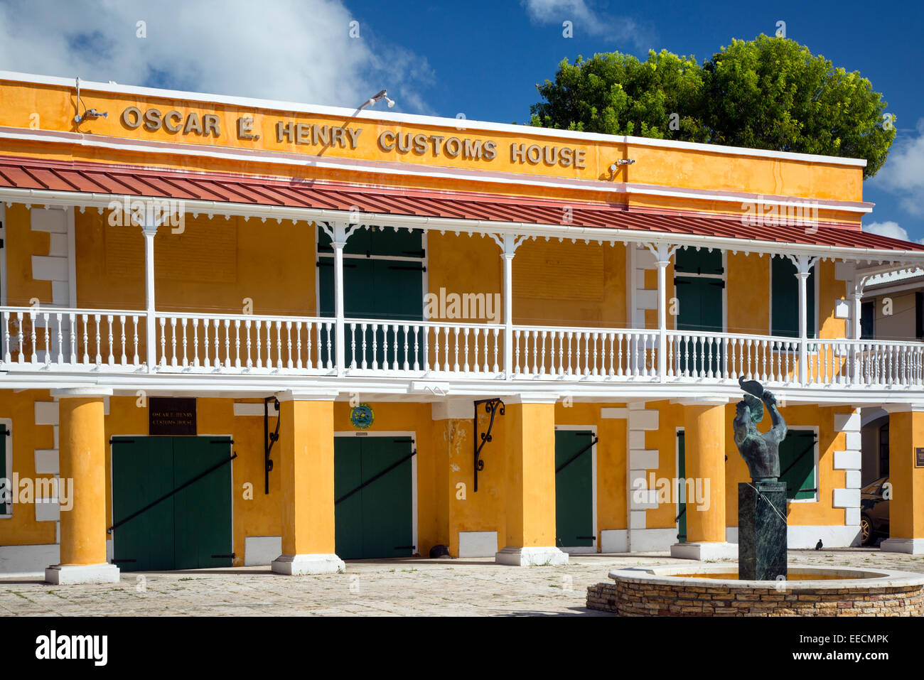 Oscar E. Henry Customs House entlang der Uferpromenade, Frederiksted, St. Croix, Amerikanische Jungferninseln Stockfoto