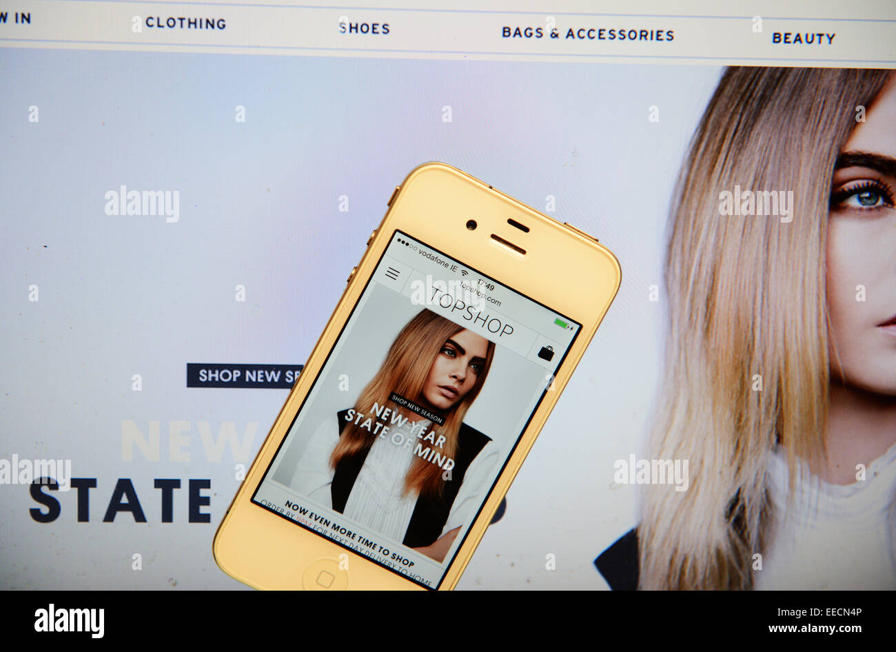 Website für Top Shop und IPhone Stockfoto