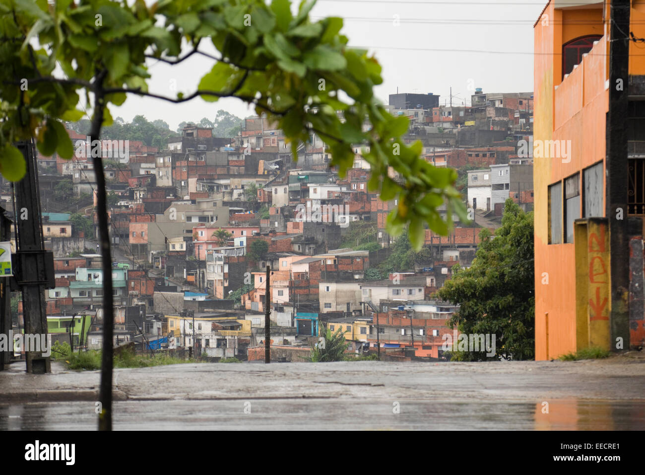 Ein Blick auf das low-cost Seitenstraße Gehäuse in Sao Paulo, Brasilien Stockfoto