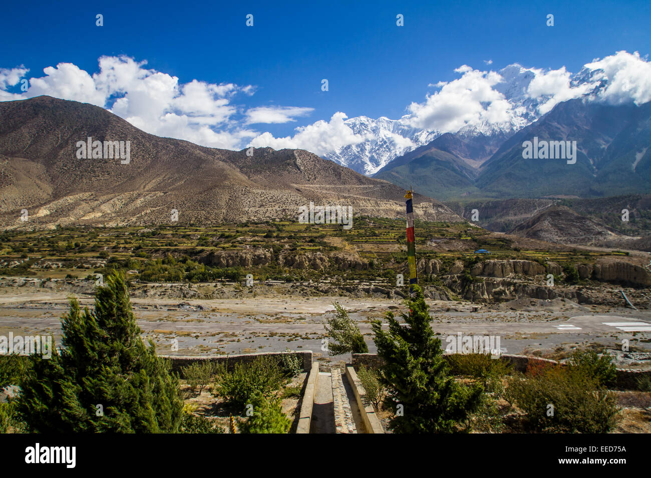 Auf der Suche von Jomsom, Nepal in Richtung Annapurna Mastif im Himalaya. Stockfoto