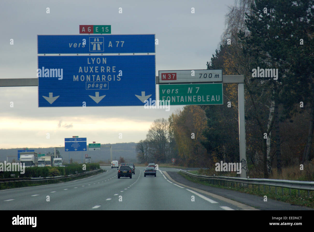 E15 A77 Autoroute A6 Autobahn durch Frankreich, Lyon, Auxerre und Montargis Peage abonnieren und Ausfahrt N7 Fontainbleau Stockfoto