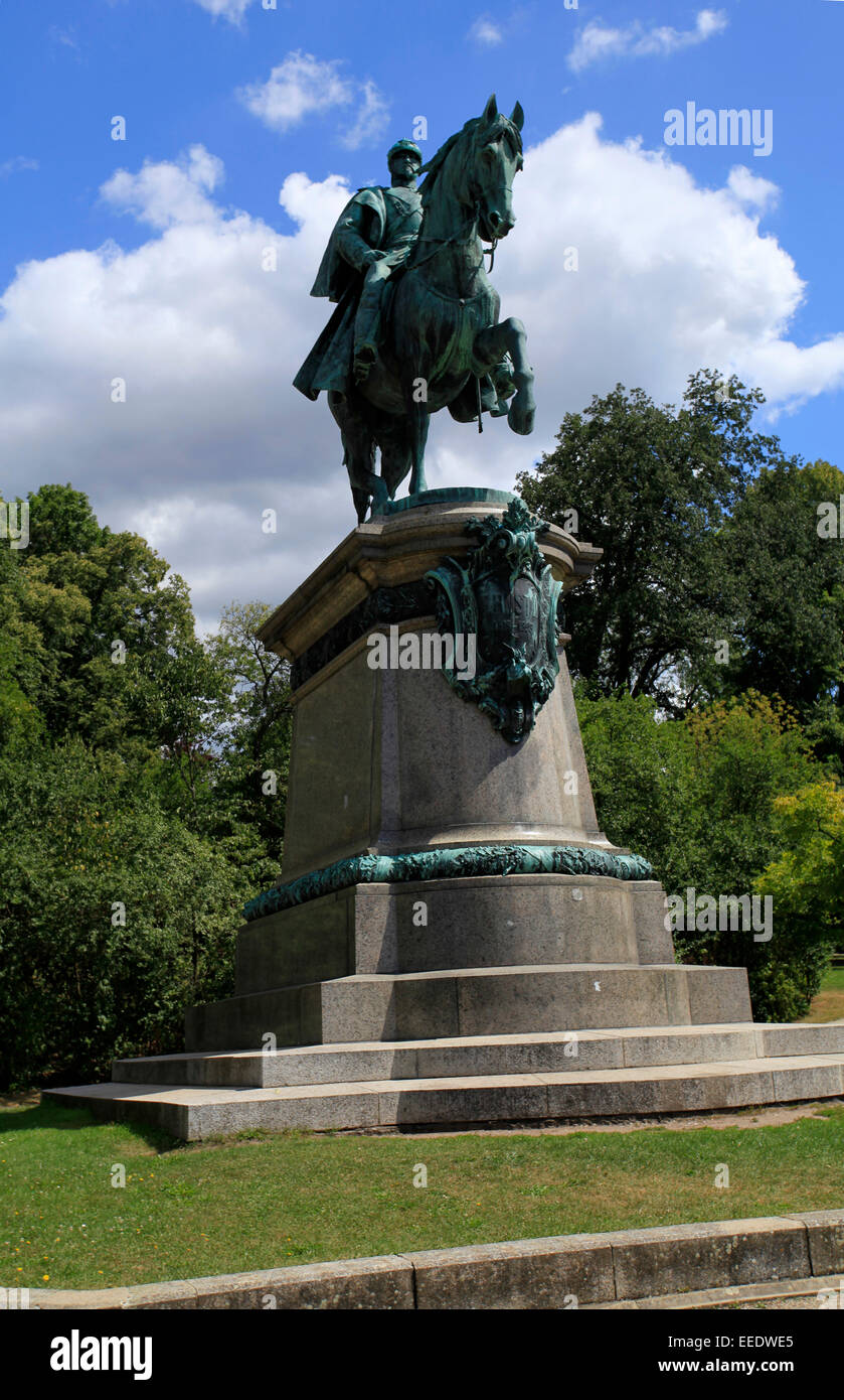 Der Pferdesport-Denkmal von Herzog Ernst II. Es wurde am 10. Mai 1899 am Westrand der Hofgarten oben aus dem Schlossplatz eingeweiht. Foto: Klaus Nowotnick Datum: 12. August 2012 Stockfoto