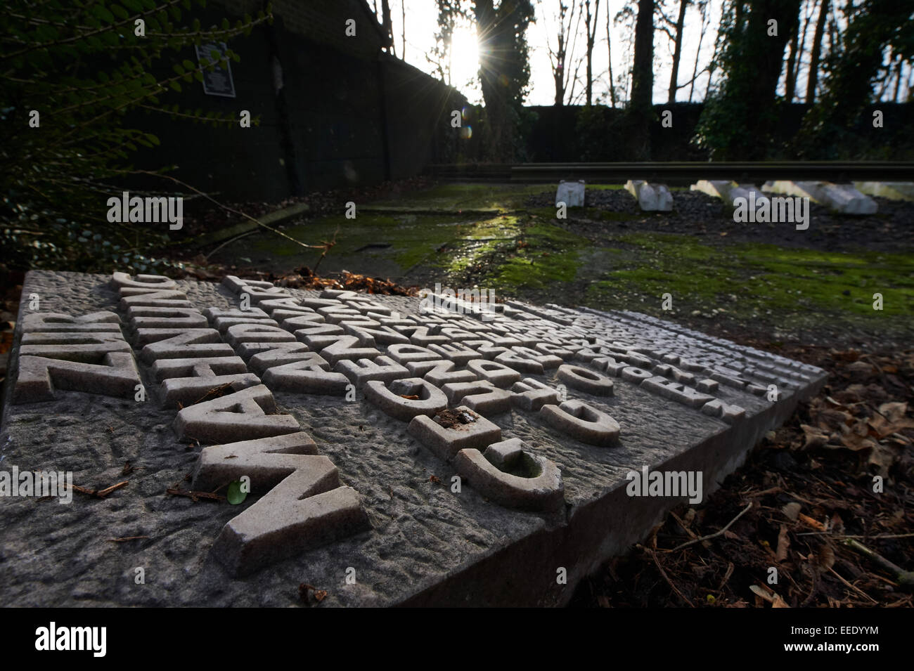 Schwerte, Deutschland. 16. Januar 2015. Das Denkmal für die Opfer des  Außenlagers des KZ Buchenwald aus Dortmund ansässige Künstler H. Wegener in  Schwerte, Deutschland, 16. Januar 2015 zu sehen. Trotz viel Kritik