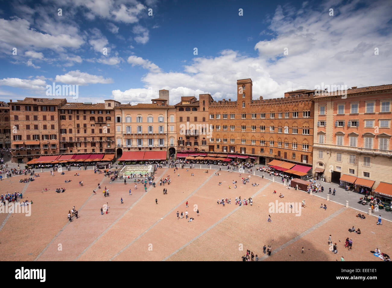 Piazza del Campo, Siena. Die Gegend gilt als eine der größten mittelalterlichen Plätze Europas. Stockfoto