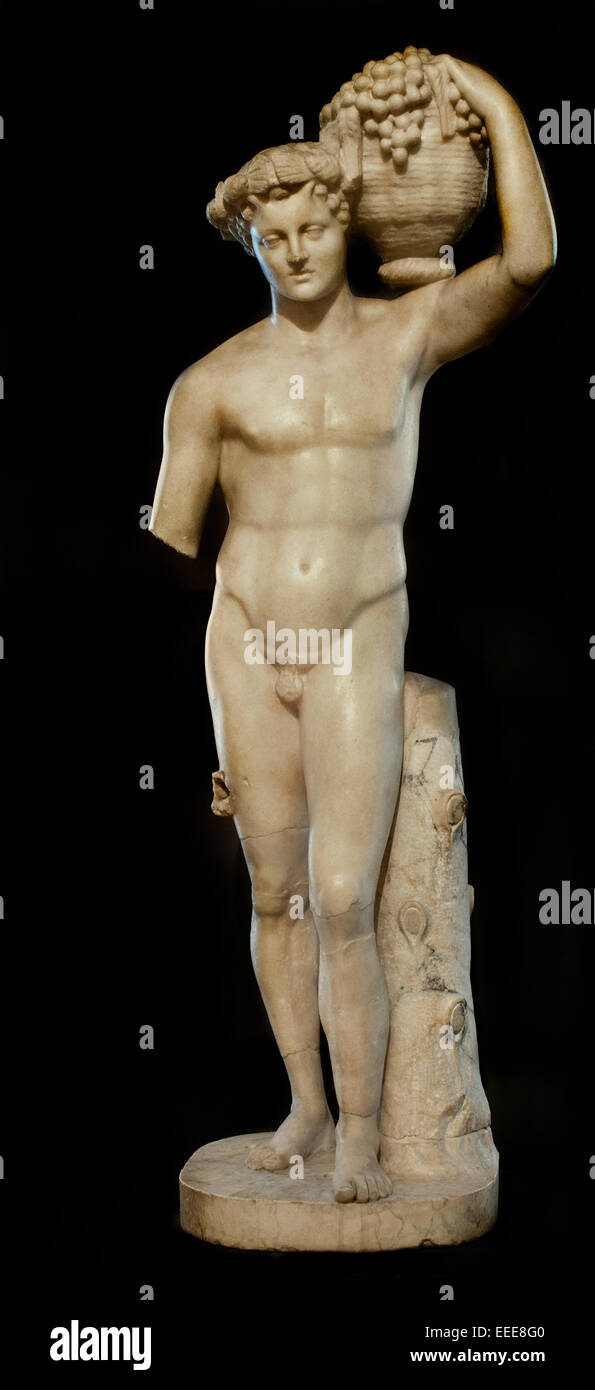 FAUN-Statue mit Korb mit Trauben (von Horti Lamiani). Römische Rom Capitoline Museum Italien Italienisch Stockfoto