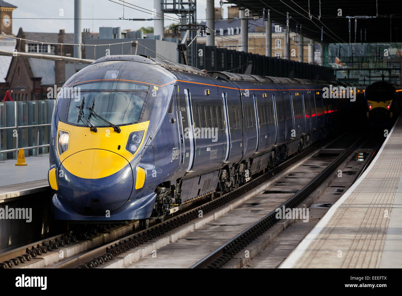 Klasse 395 Southeastern trainieren an den Bahnsteigen am Bahnhof St. Pancras Internaitonal Stockfoto