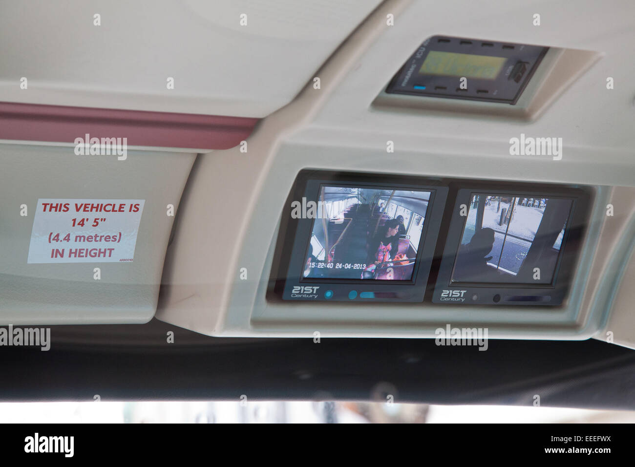 CCTV-Bildschirme auf einem Londoner bus Stockfoto