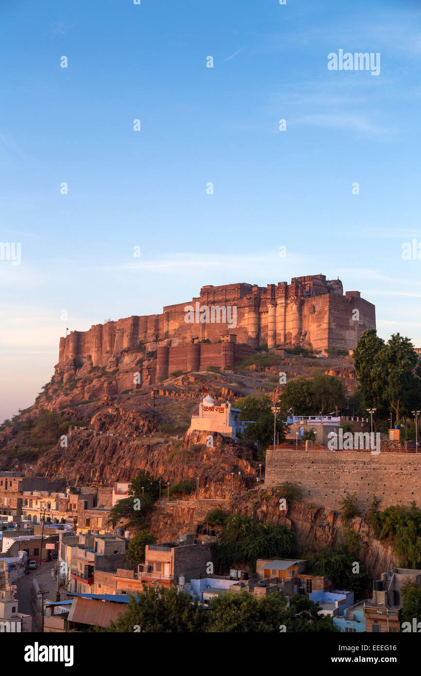 Indien, Rajasthan, Jodhpur, Meherangarh Fort bei Sonnenaufgang Stockfoto