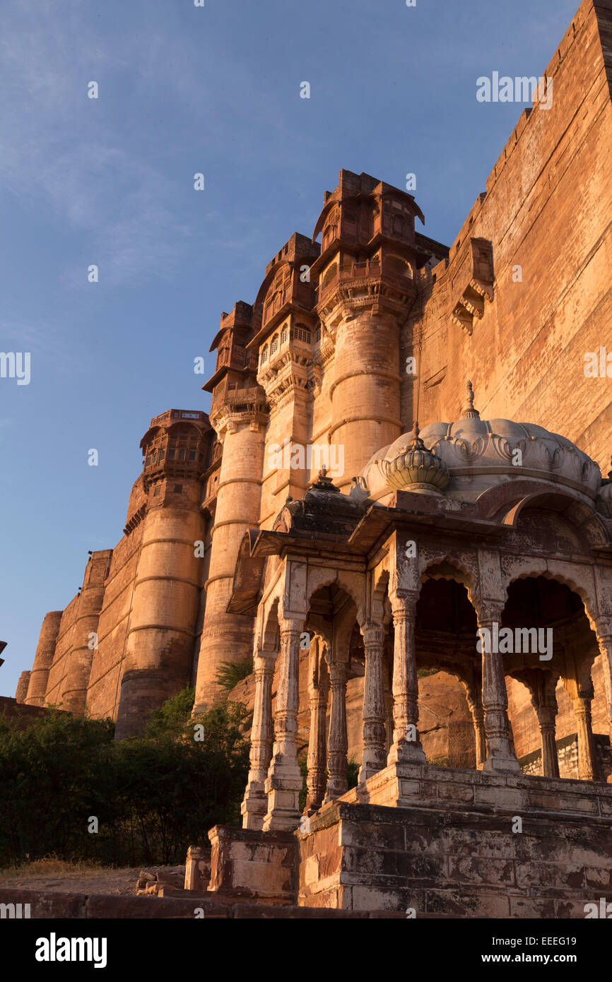 Indien, Rajasthan, Jodhpur, Meherangarh Fort im frühen Morgenlicht Stockfoto