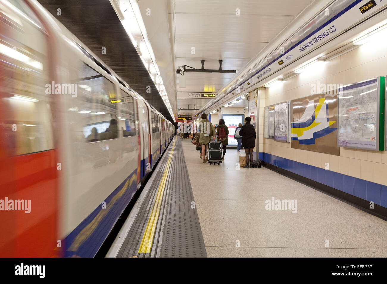 Londoner U-Bahn-Plattform am Flughafen Heathrow Stockfoto