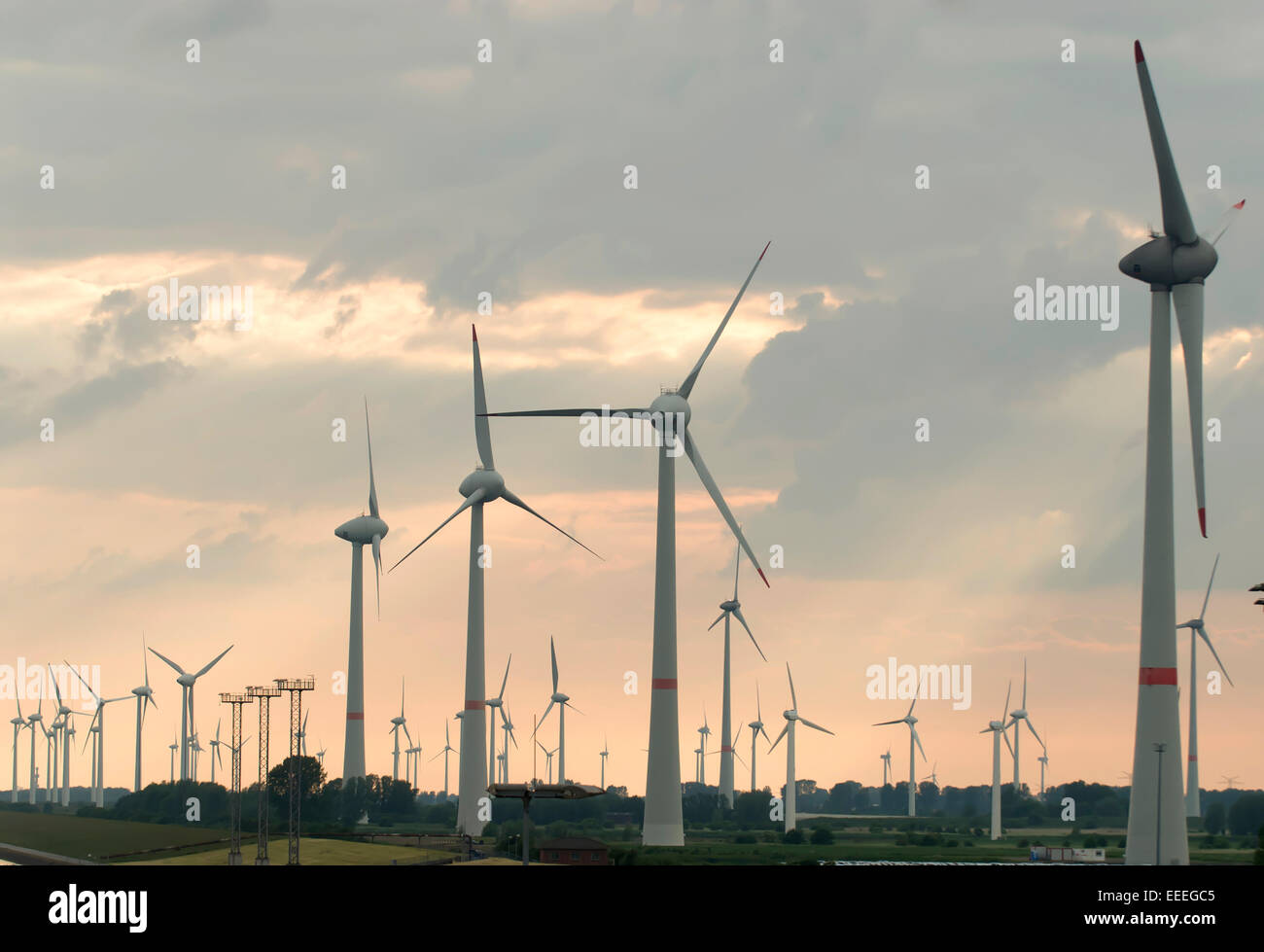 Emden, Deutschland, Windpark am äußeren Hafen Emden Stockfoto