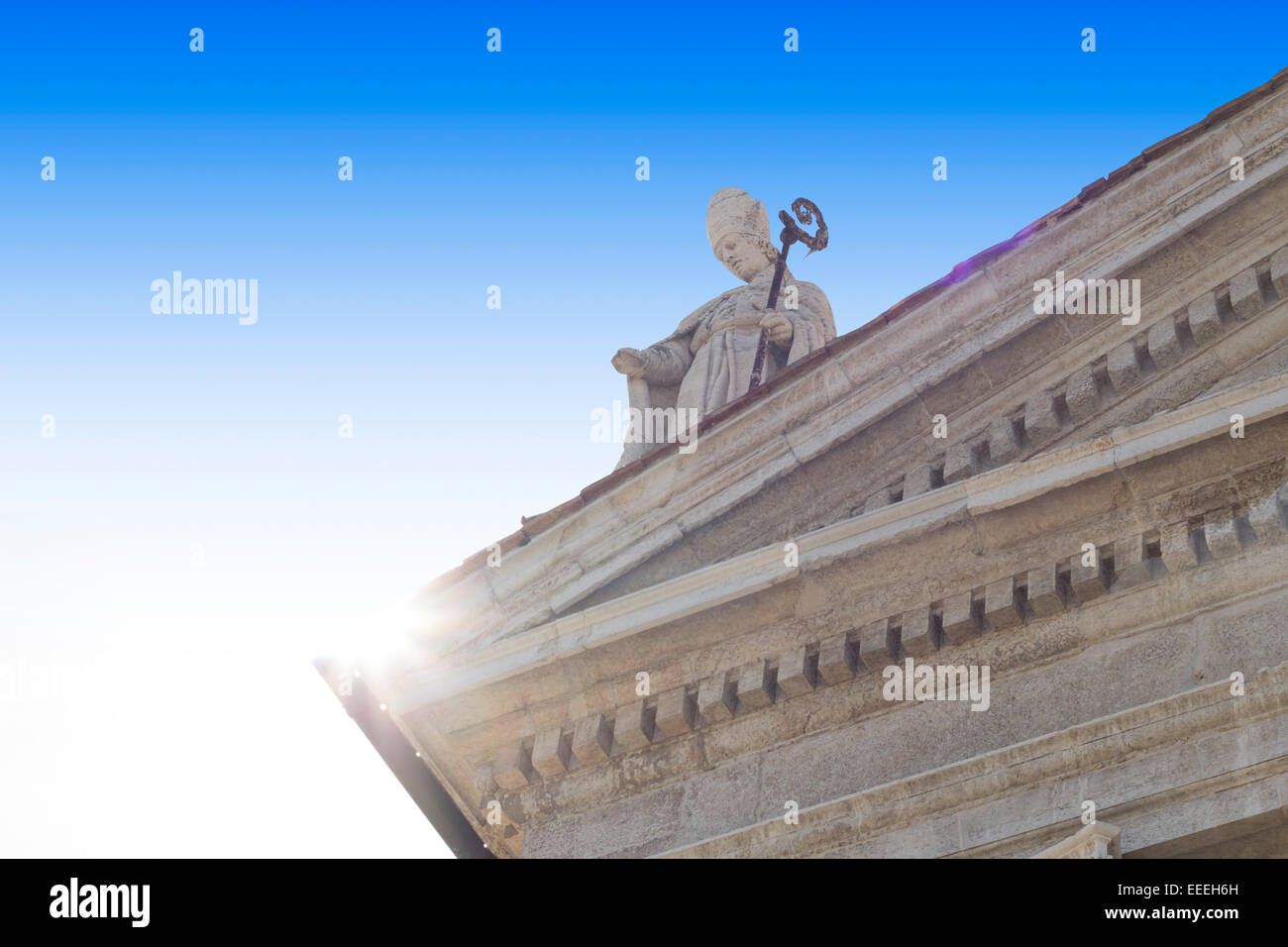 Denkmal des Heiligen im Dach in den Tag Stockfoto