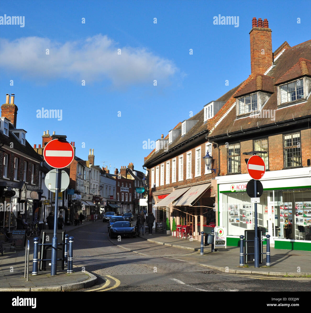 One way Verkehrsfluss von Sonne Straße mit "No Entry" Zeichen, Hitchin, Hertfordshire, England, UK Stockfoto