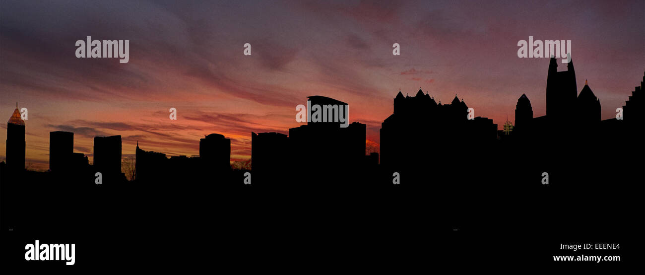 Skyline von Atlanta bei Sonnenuntergang.  Silhouette. Stockfoto