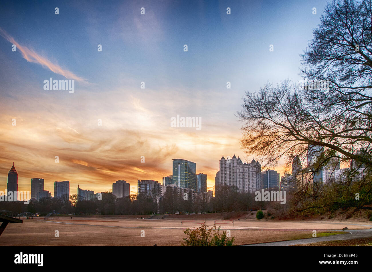 Skyline von Atlanta in Piedmont Park Stockfoto