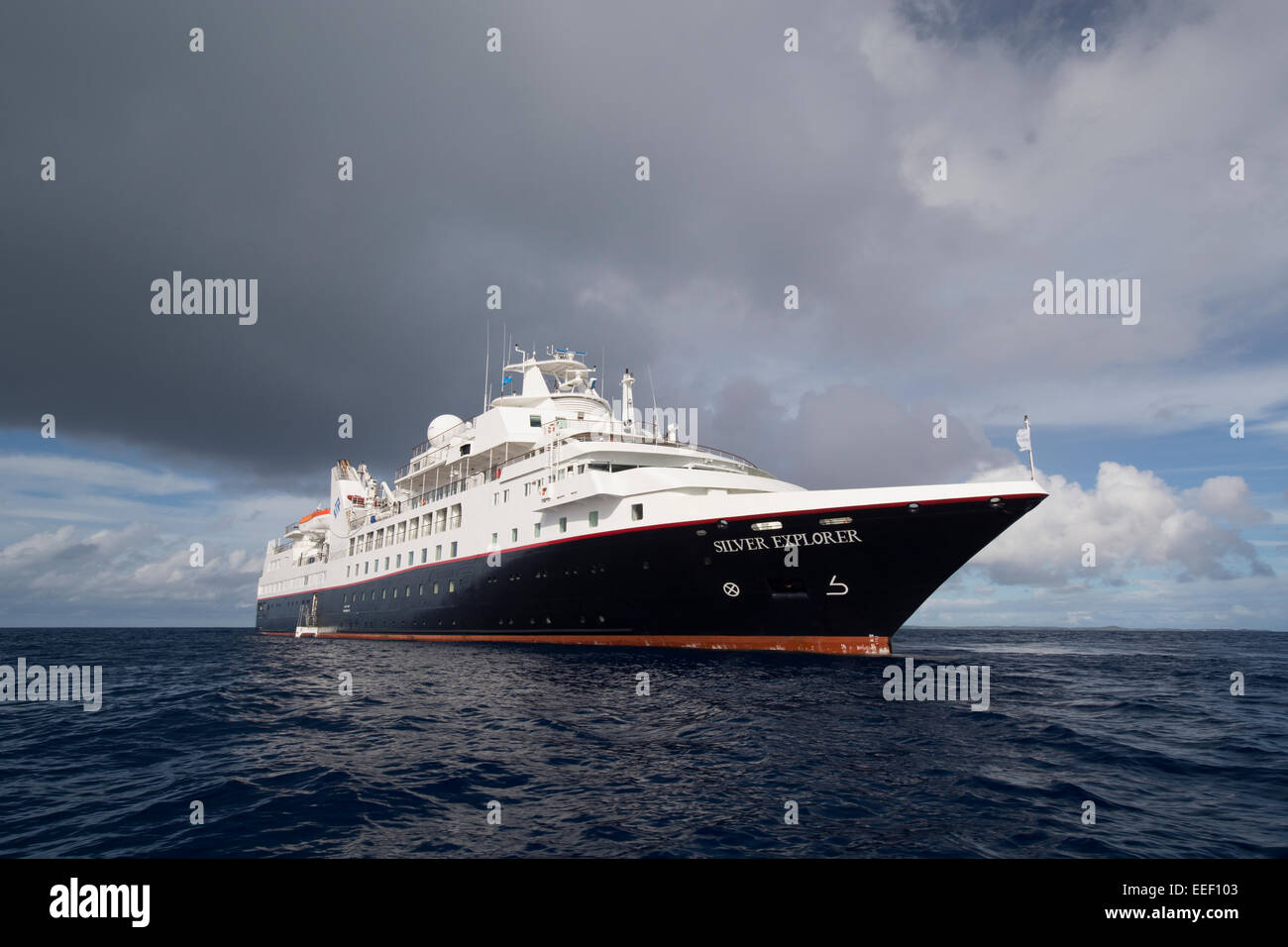 Fidschi, südlichen Lau-Gruppe, Insel Fulanga. Silverseas Expeditionsschiff, Silver Explorer. Stockfoto