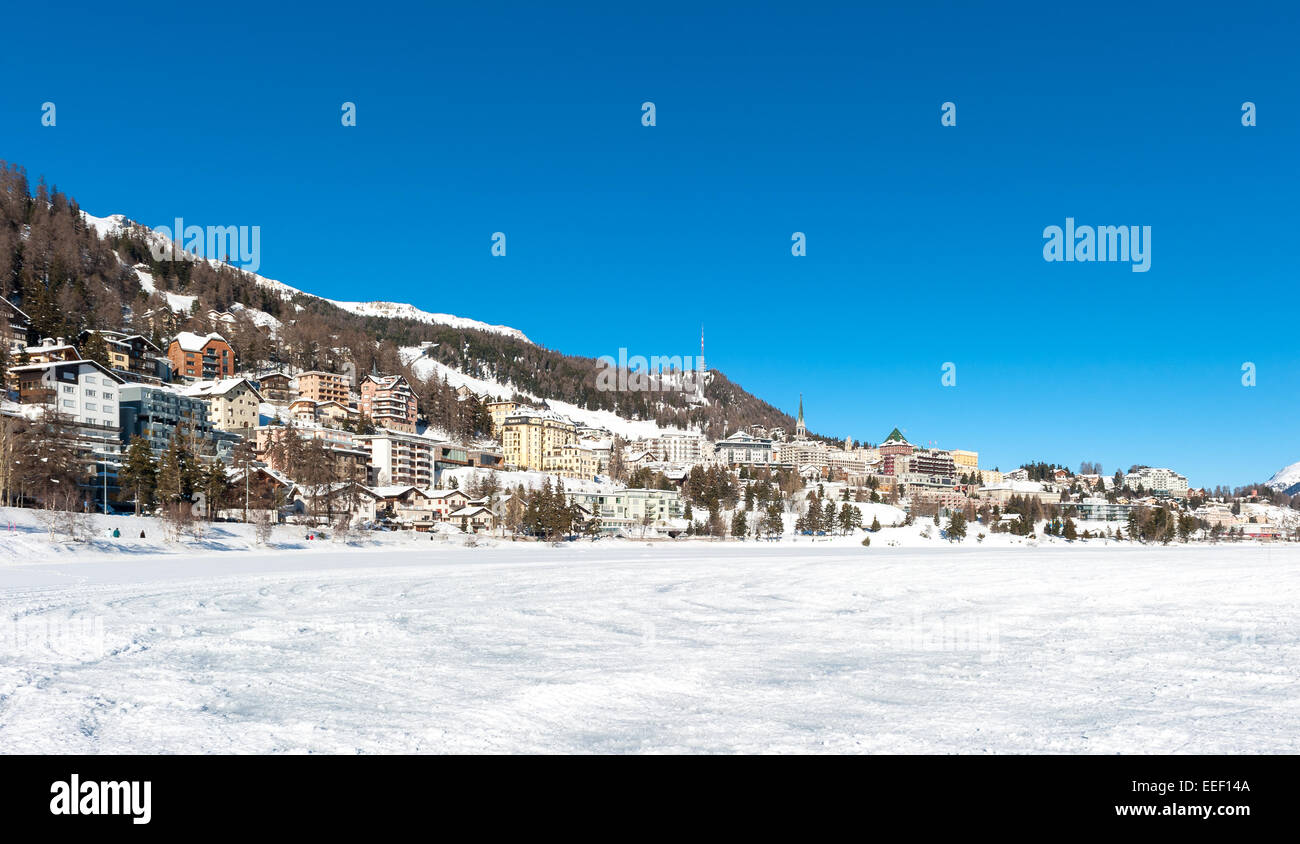 Schönen Winter Ansicht der Stadt von Sankt Moritz, in den Schweizer Alpen, berühmt für seine Jetset. Stockfoto