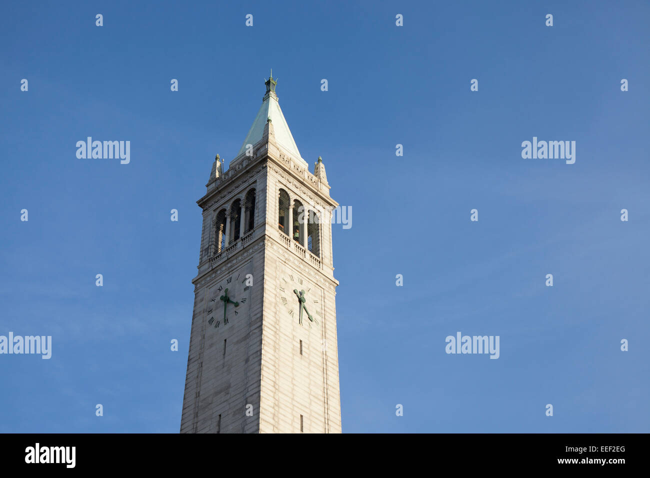 Der Campanile (Sather Tower) an der University of California in Berkeley - Alameda County, Kalifornien, USA Stockfoto