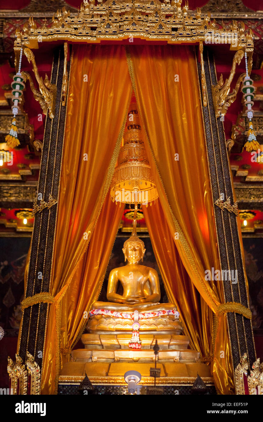 Phra Geerdicke Buddha im Inneren Buddhaisawan Kapelle, Nationalmuseum Bangkok. Stockfoto