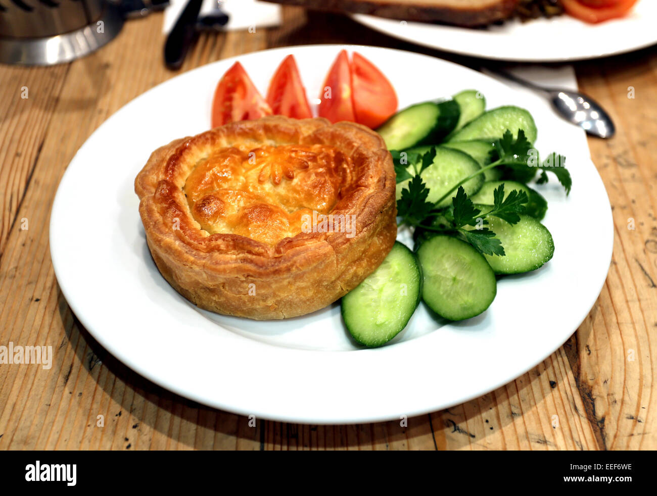 Chicken Pie mit Gemüse fotografiert hautnah Stockfoto