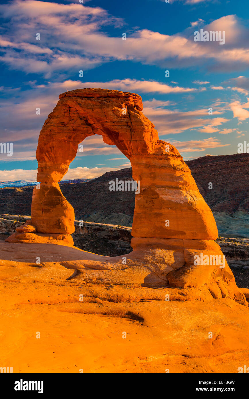 Der Delicate Arch bei Sonnenuntergang, Arches-Nationalpark, Utah, USA Stockfoto