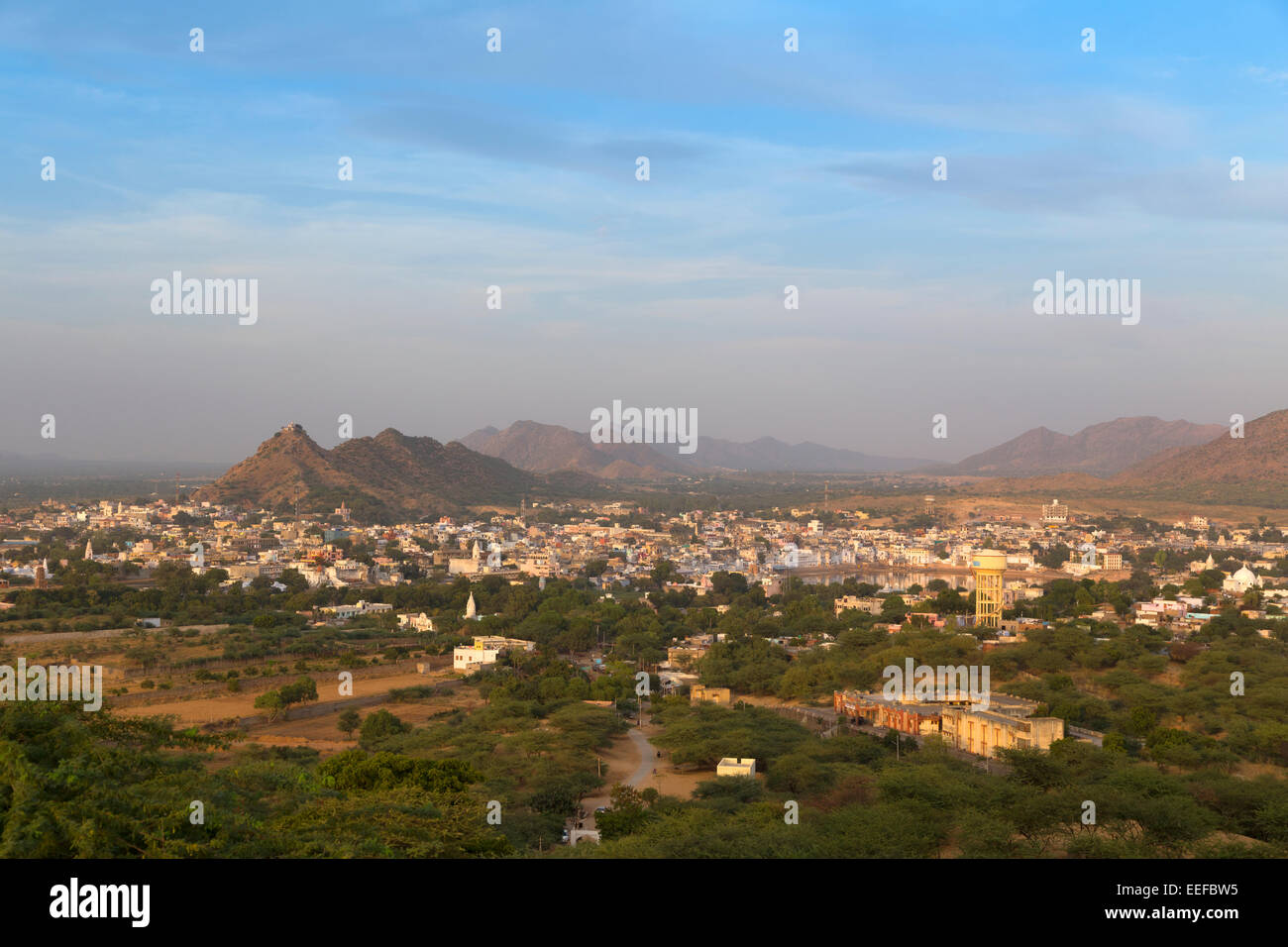 Indien, Rajasthan, Pushkar in den späten Abend Licht vom erhöhten Aussichtspunkt Stockfoto