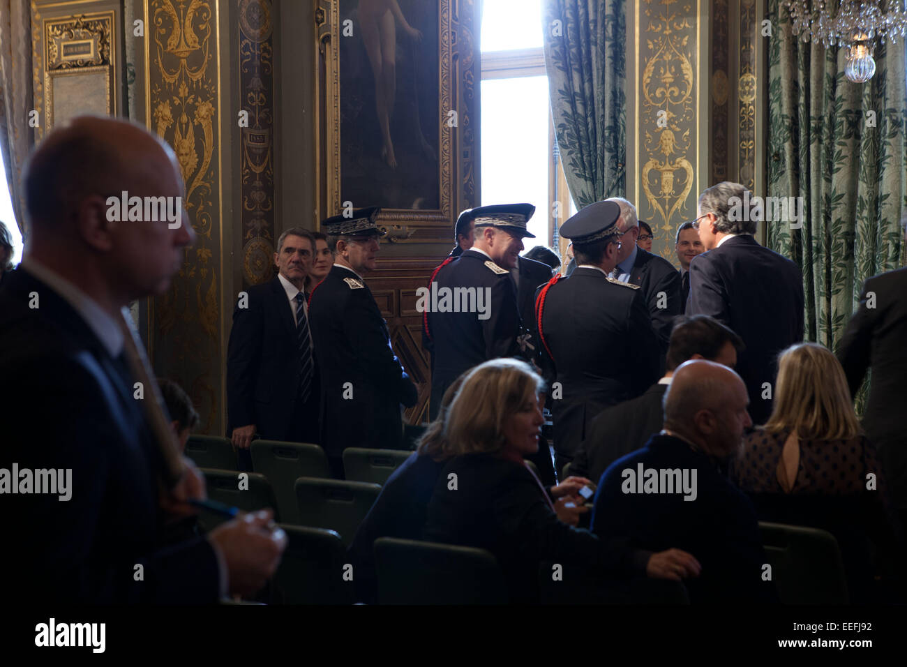 Paris, Frankreich. 16. Januar 2015. Secretary Of State John Kerry USA, trifft sich mit Bürgermeister von Paris, Anne Hidalgo, im Hotel de Ville, Hôtel de Ville, City Hall, Mr. Kerry reiste nach Frankreich zum Gedenken an den Land-Kampf gegen den Terrorismus nach den Terroranschlägen von Paris wo 17 Menschen starben. Bildnachweis: Ania Freindorf/Alamy Live-Nachrichten Stockfoto