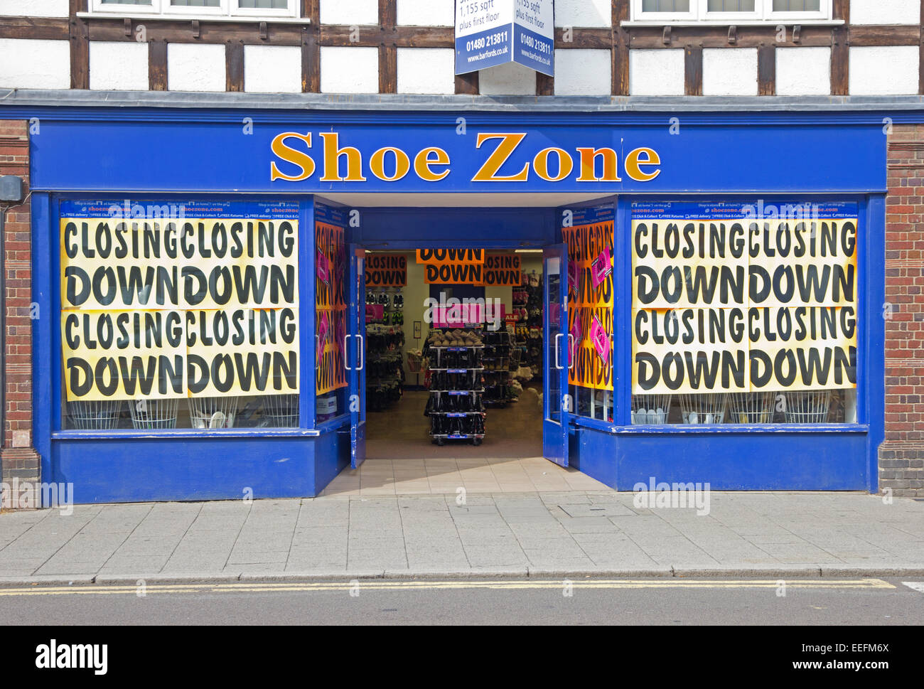 Shoe Zone Schuhe Shop, Schließung in St. Neots Stockfoto