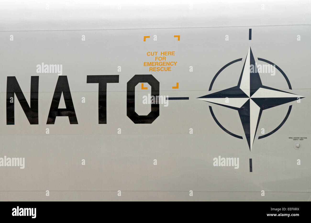Schönefeld, Deutschland, Schriftzug und Symbol der NATO Stockfoto