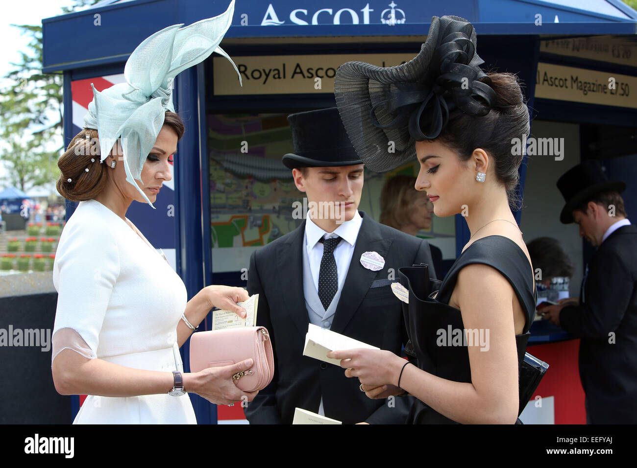 Royal Ascot, Mode, Portrait einer Frau mit Hut Stockfoto