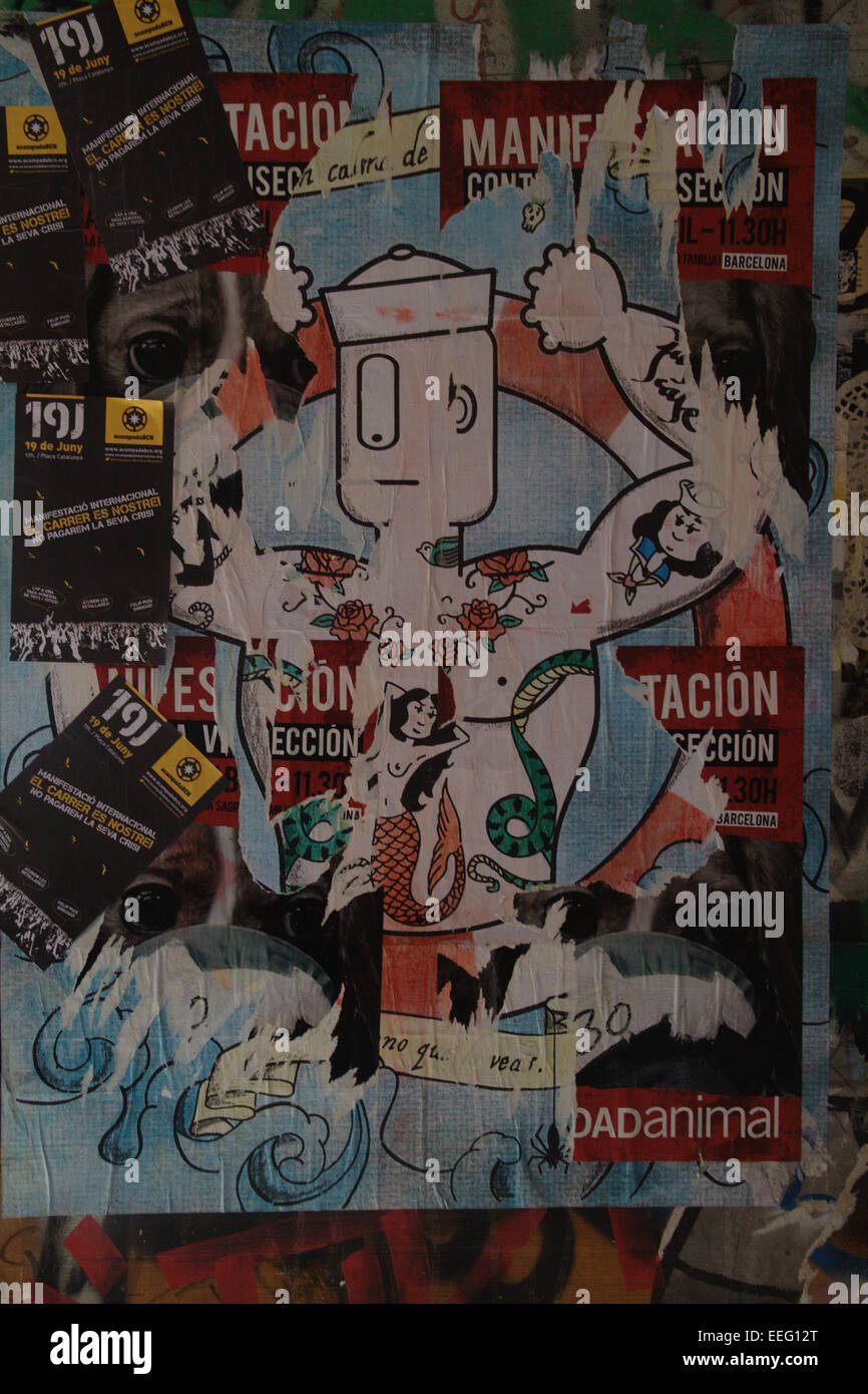 Straßenkunst zeigt Popeye und zerrissenen Plakaten an der Wand des Gebäudes im gotischen Viertel von Barcelona Stockfoto