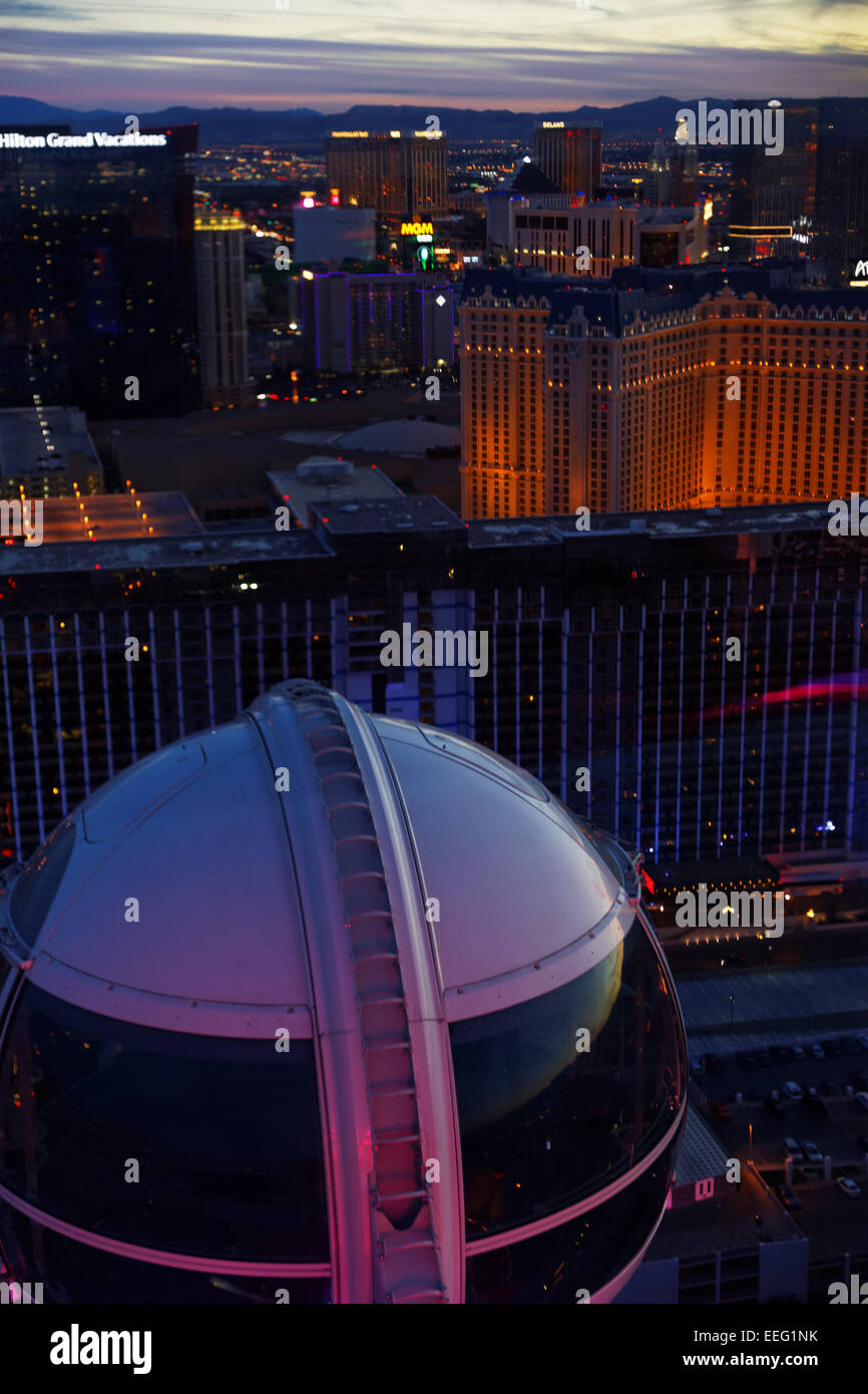 Das High Roller-Riesenrad, Las Vegas, New York, New York und Mandalay Hotels für Hintergrund Stockfoto