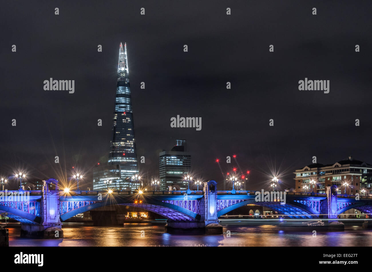 Londons Scherbe in der Nacht Stockfoto