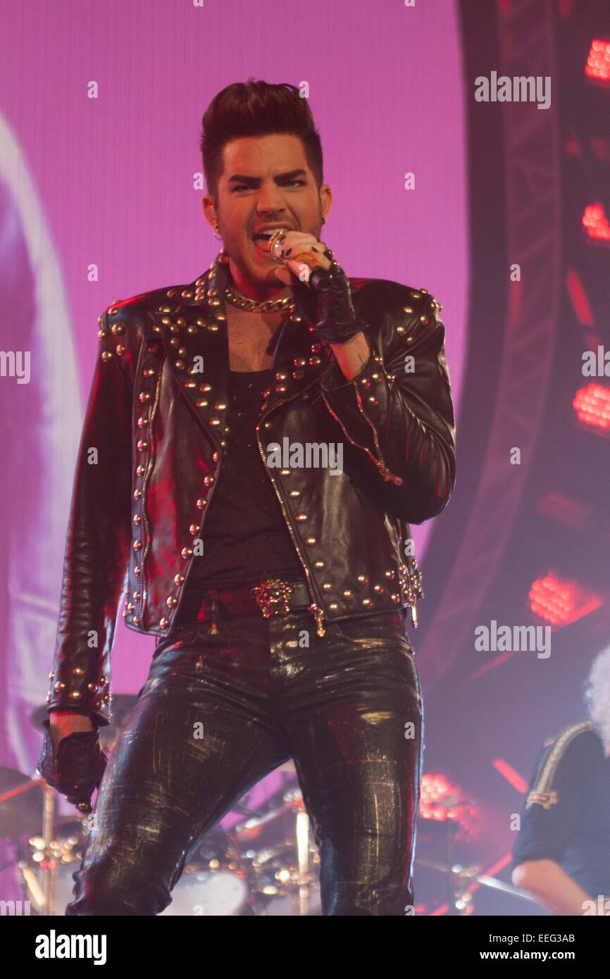 London, UK. 17. Januar 2015. 17. Januar 2015: London, UK - Königin + Adam Lambert erklingt in der O2 Arena, London Credit: Andrew Spiers/Alamy Live News Stockfoto