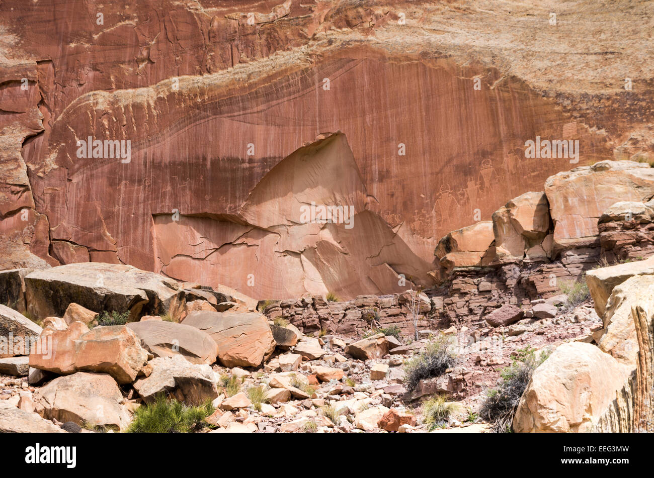 Petroglyphen an der Wand einer Klippe im Capitol Reef National Park in Utah. Stockfoto