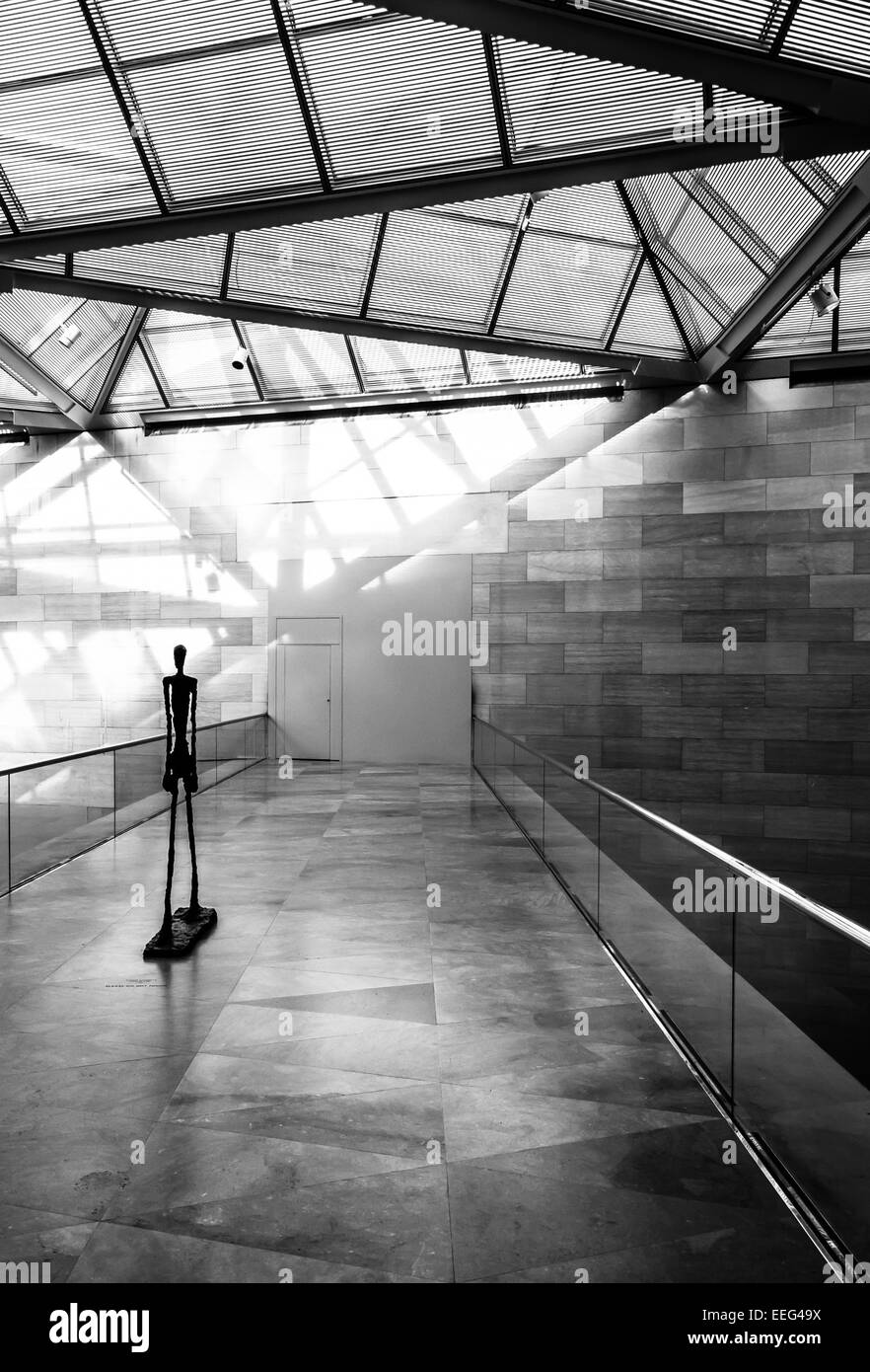 Skulptur und moderne Architektur im Osten Gebäude der National Gallery of Art, Washington, DC. Stockfoto