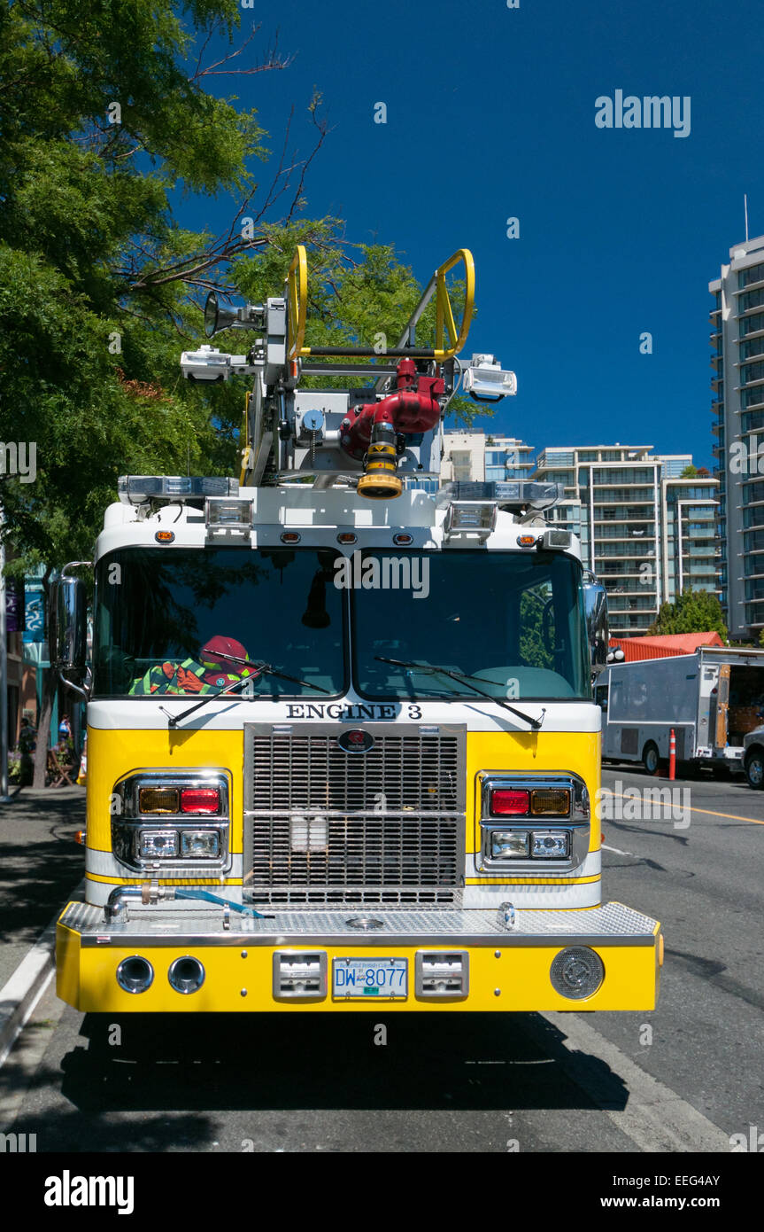 Gelbe Feuerwehrauto 3 - Vorderansicht - auf den Straßen von Victoria, Vancouver Island, BC, Kanada Stockfoto