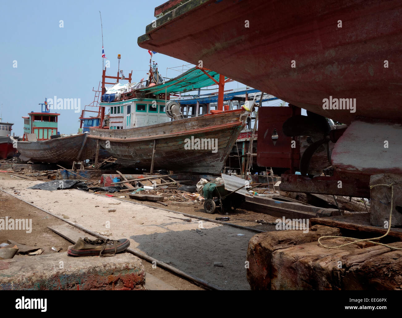 Werft und alten Holzboote repariert werden. Halten sie laufen, Liebesdienst, Notwendigkeit, Stockfoto